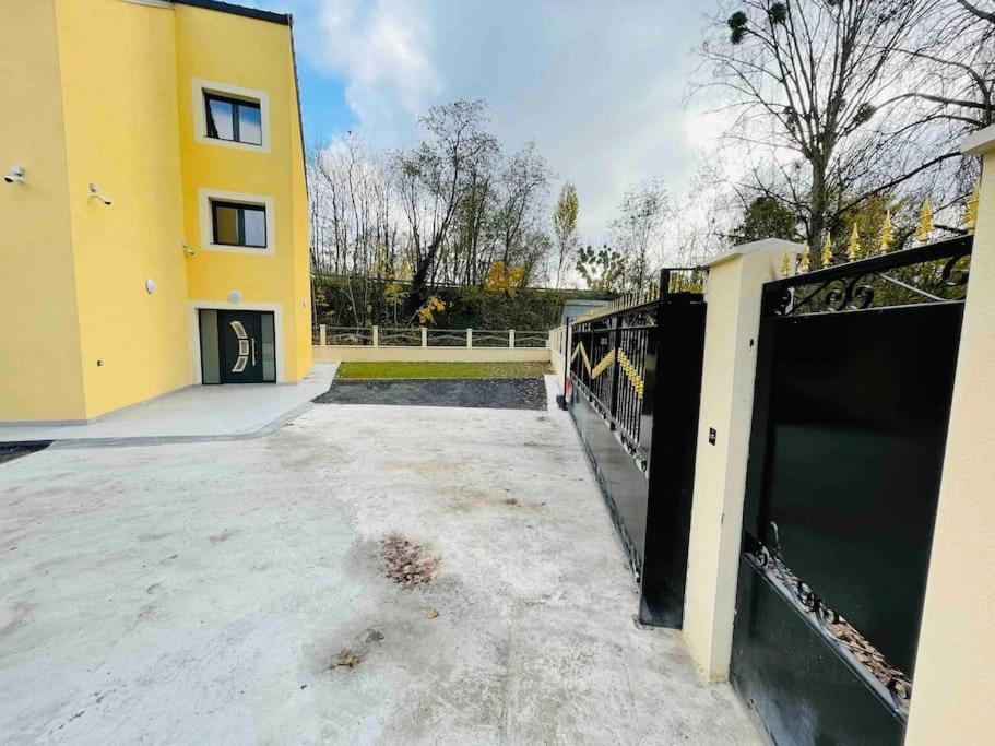 Апартаменты Masion Belle Vue Сарсель Экстерьер фото